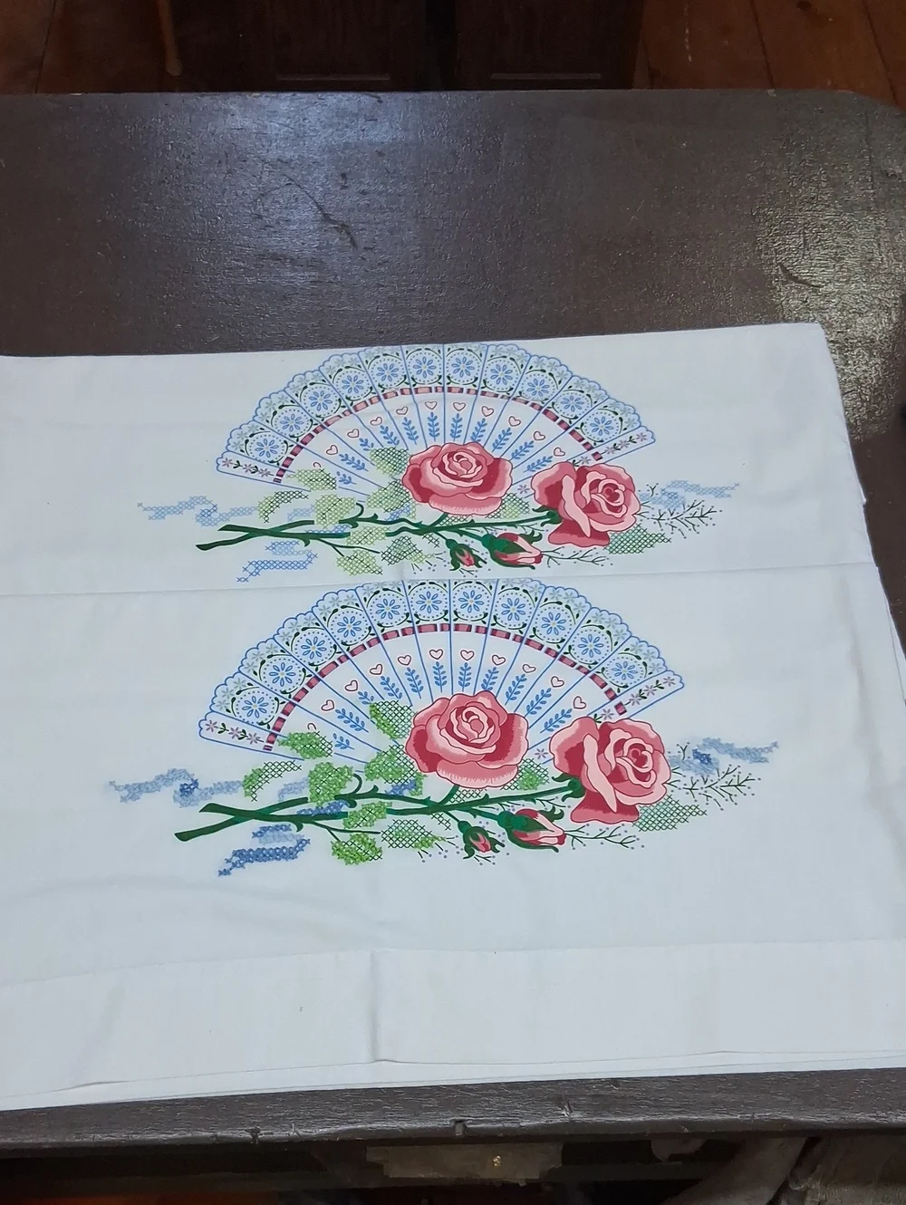 Pair‎ of beautiful rose & Victorian fan pattern pillowcases cottage core estate